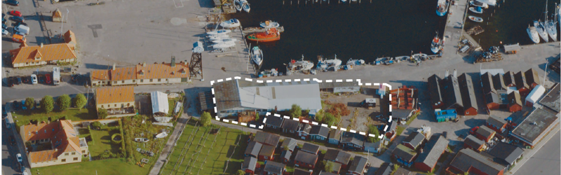 Kort over Dragør Havn med hvidt omrids, der markerer værfsgrunden